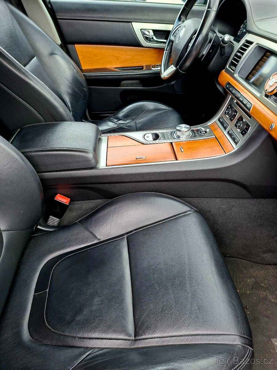 2012 Jaguar XF - 5
