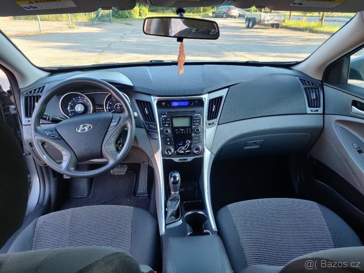 2010 Hyundai SONATA - 5