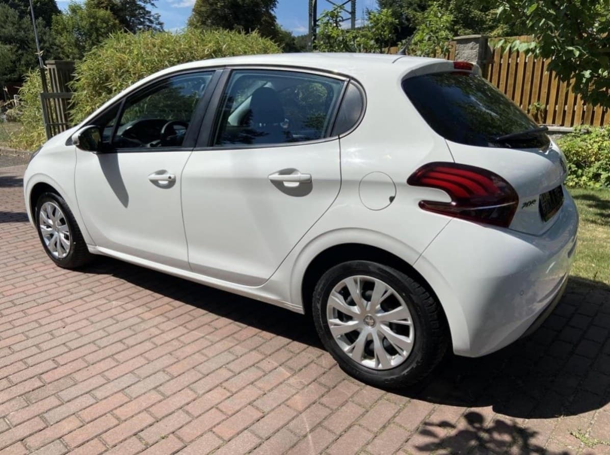 2015 Peugeot 208 - 5