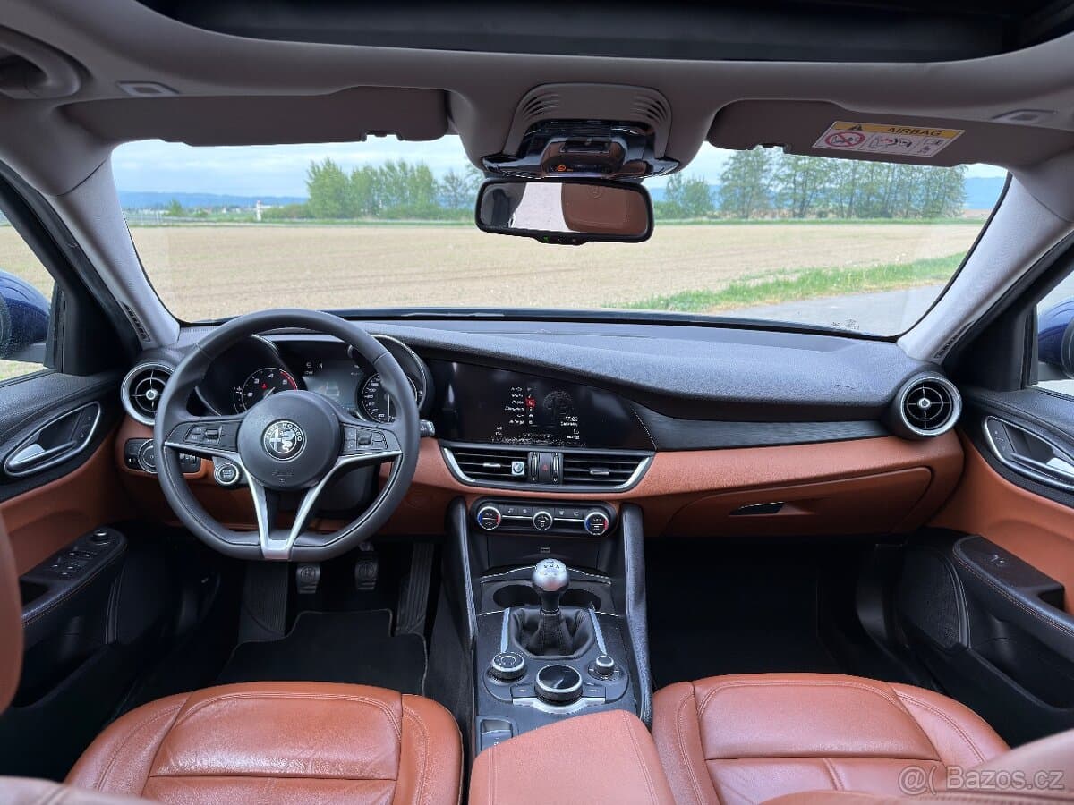 2017 Alfa Romeo GIULIA - 5