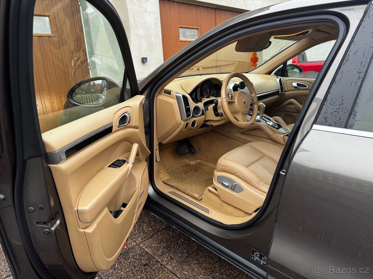 2010 Porsche CAYENNE - 5