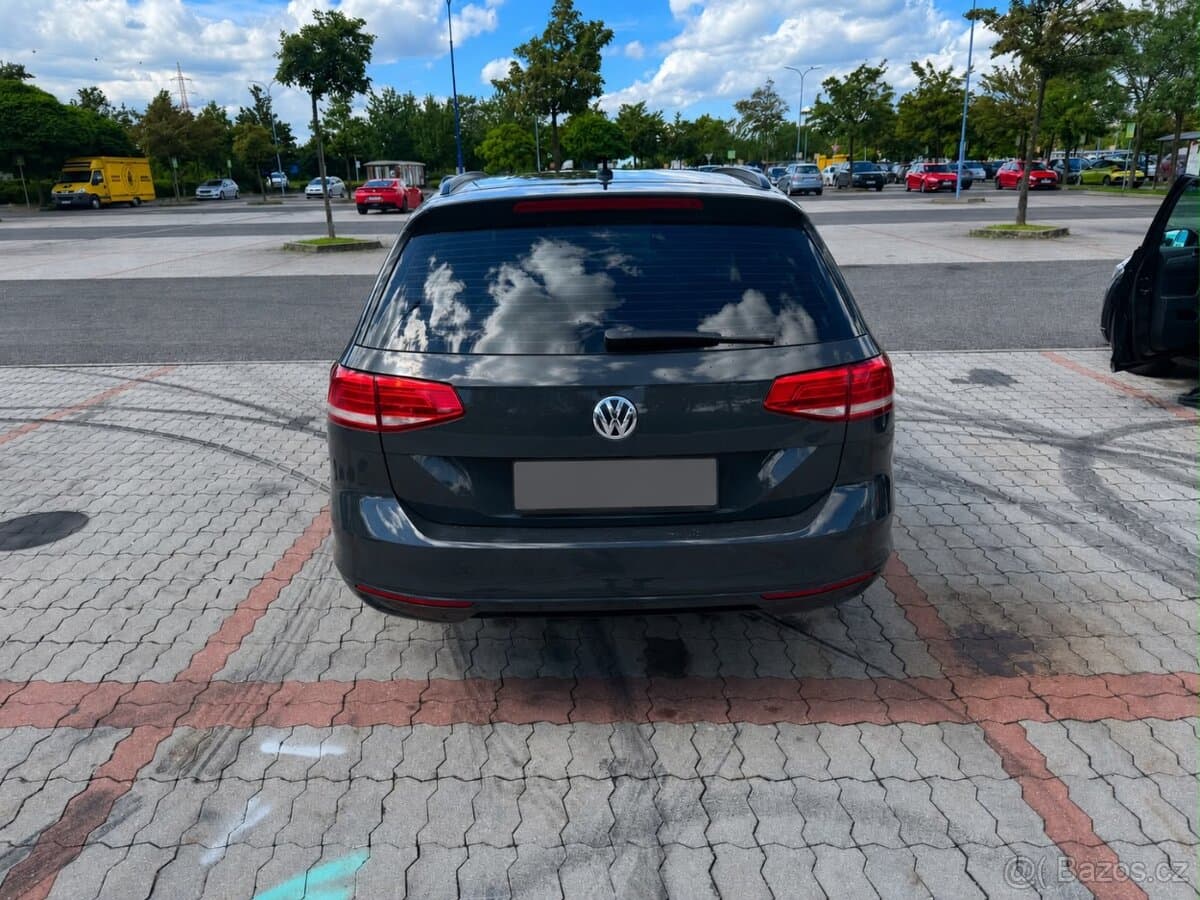 2016 Volkswagen PASSAT - 5