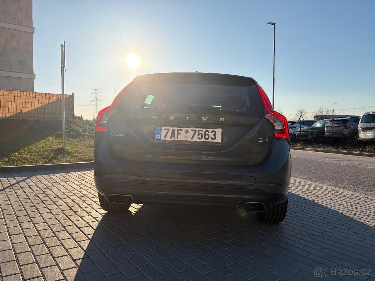 2017 Volvo V60 - 5