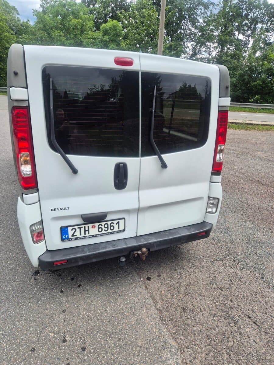 2011 Renault TRAFIC - 5