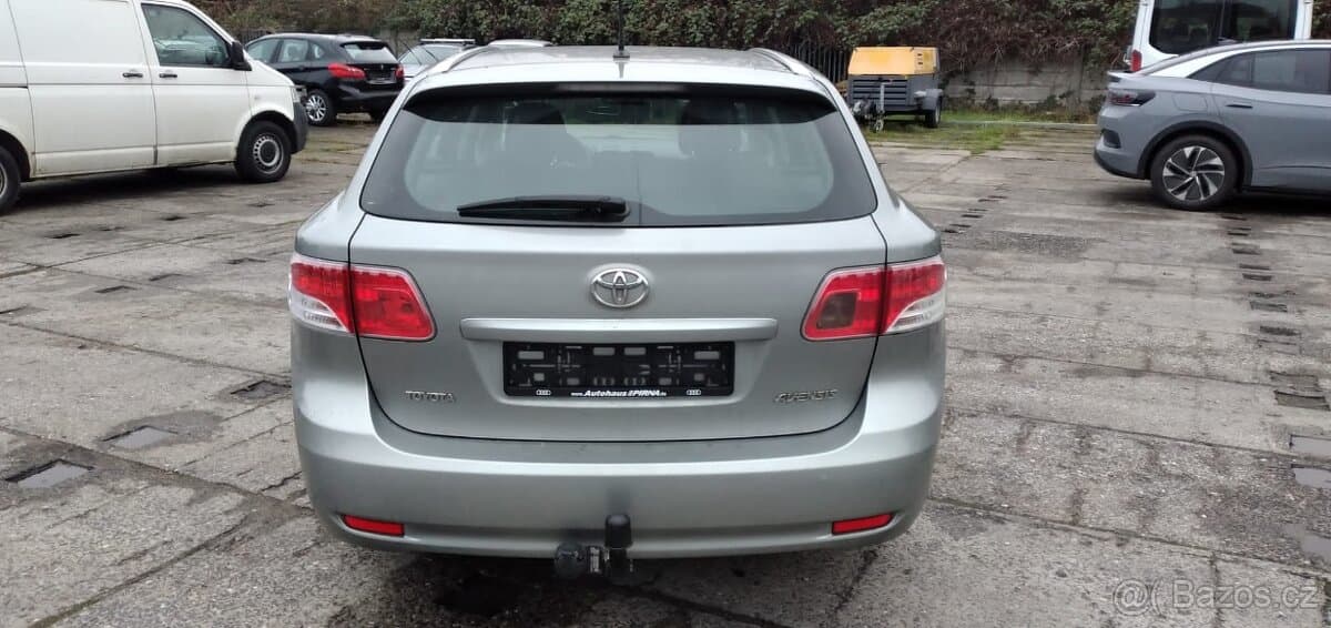 2011 Toyota AVENSIS - 5