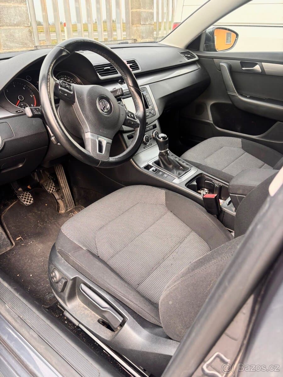 2012 Volkswagen PASSAT - 5
