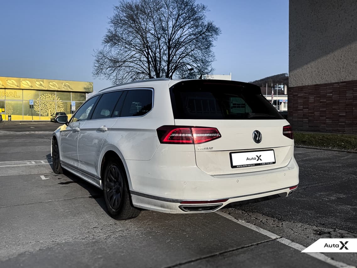 2019 Volkswagen PASSAT - 5