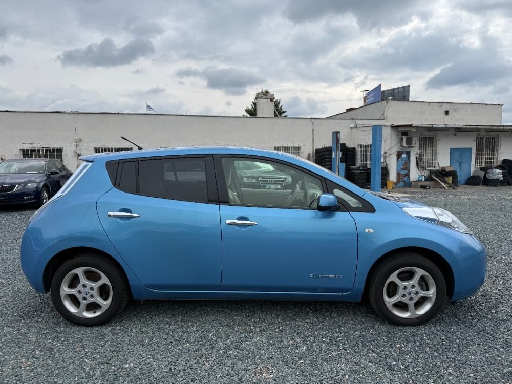 2011 Nissan LEAF - 5