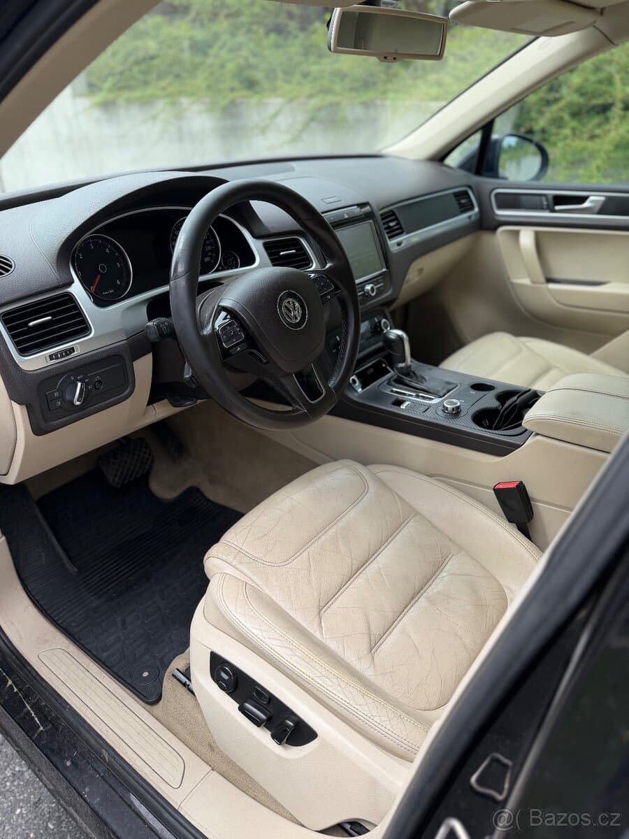 2011 Volkswagen TOUAREG - 5