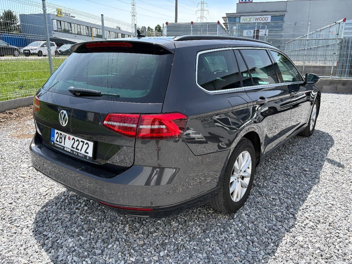 2018 Volkswagen PASSAT - 5