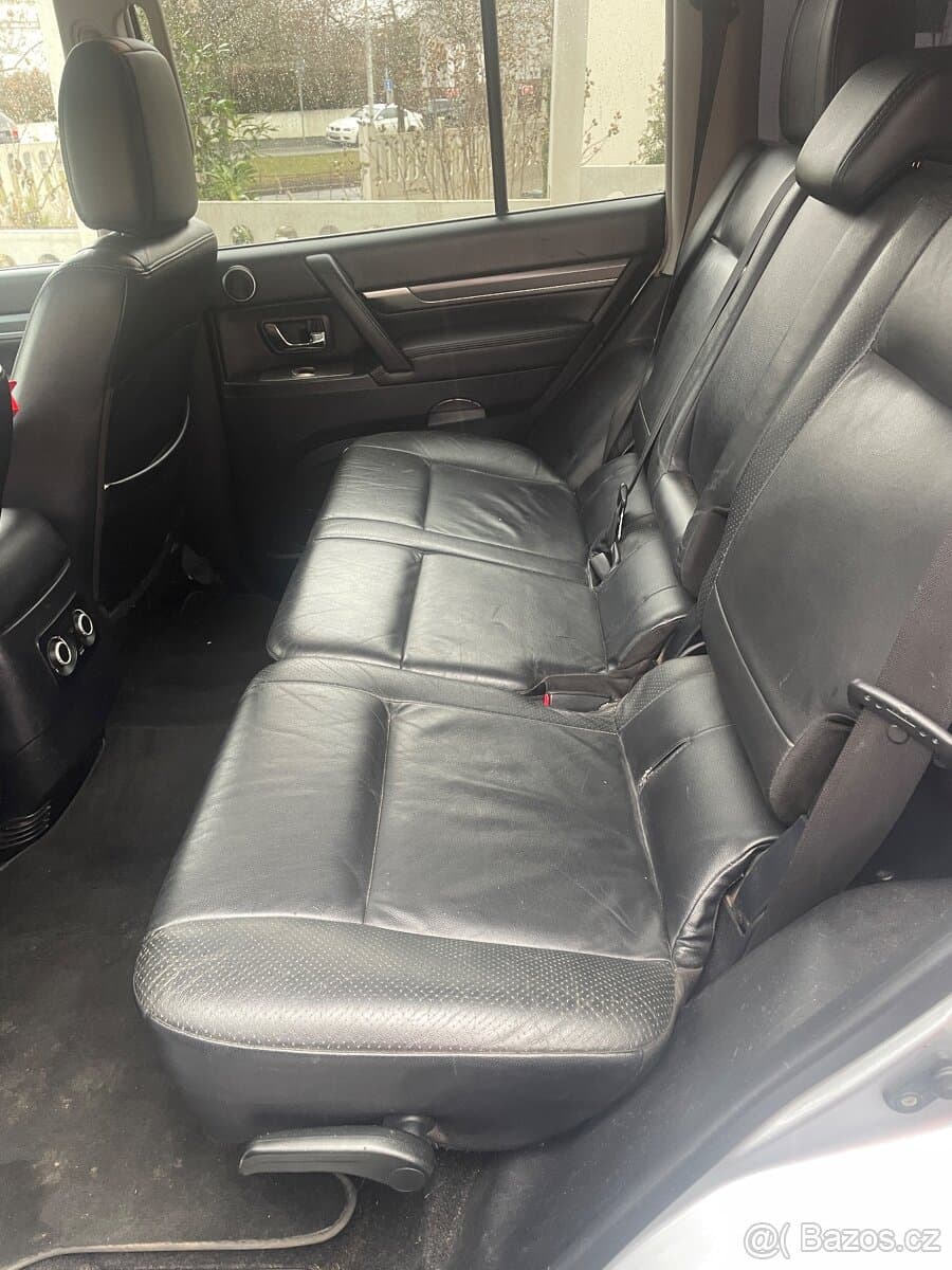 2010 Mitsubishi PAJERO - 5