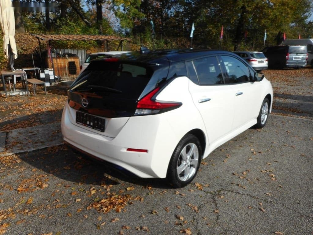 2021 Nissan LEAF - 5