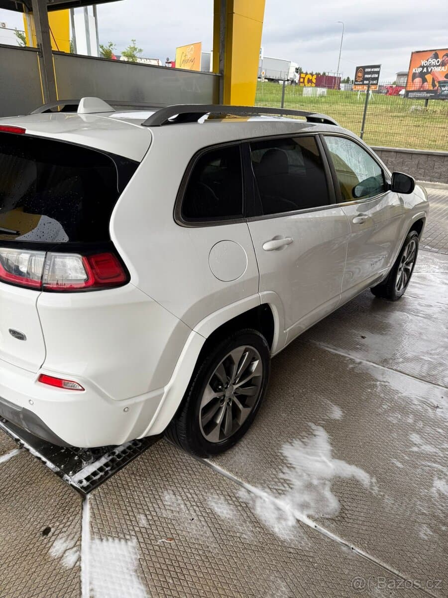 2020 Jeep CHEROKEE - 5