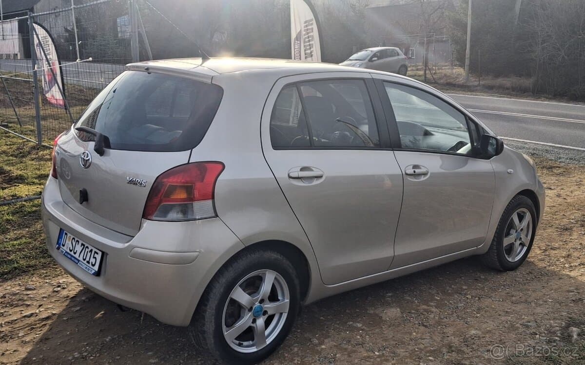2010 Toyota YARIS - 5