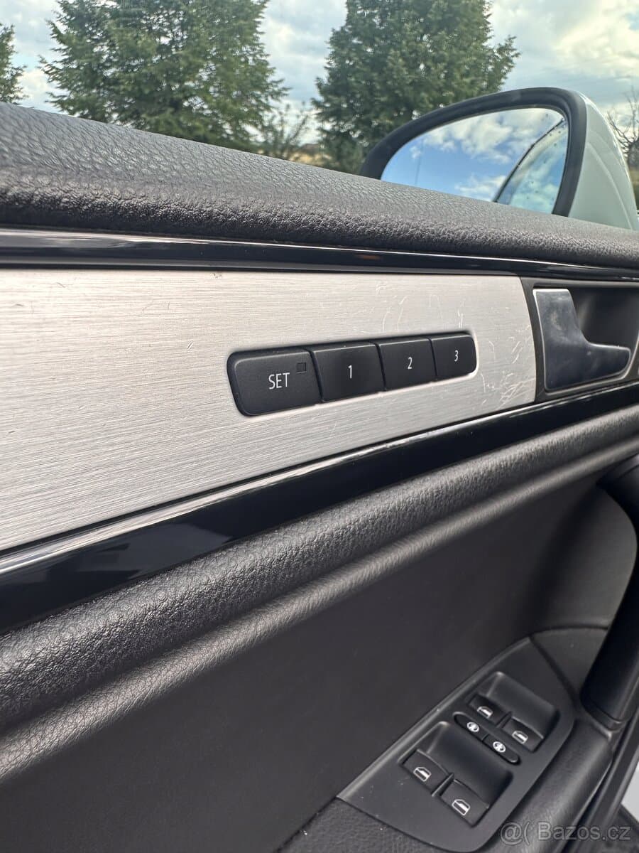2012 Volkswagen TOUAREG - 5