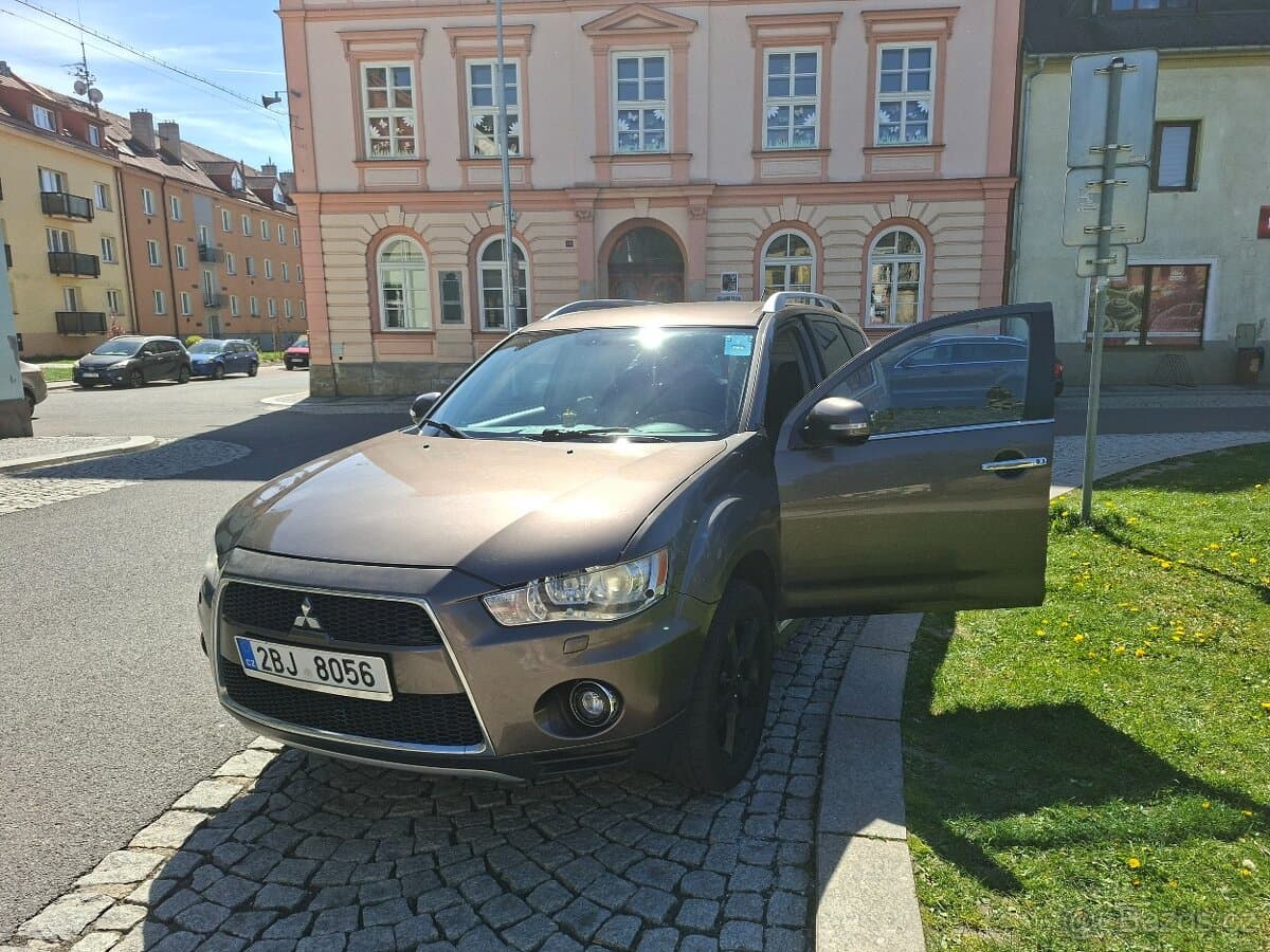 2010 Mitsubishi OUTLANDER - 5