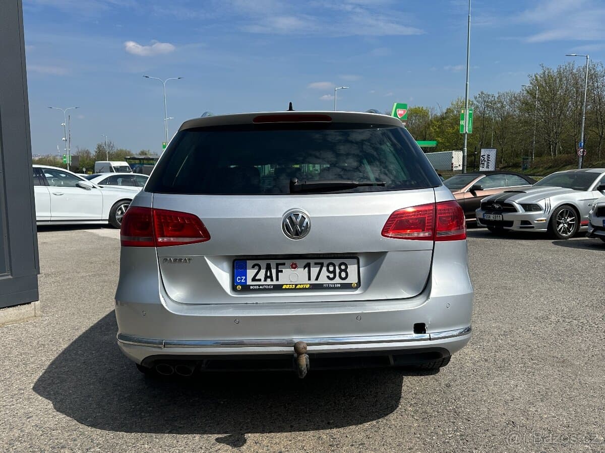 2011 Volkswagen PASSAT - 5