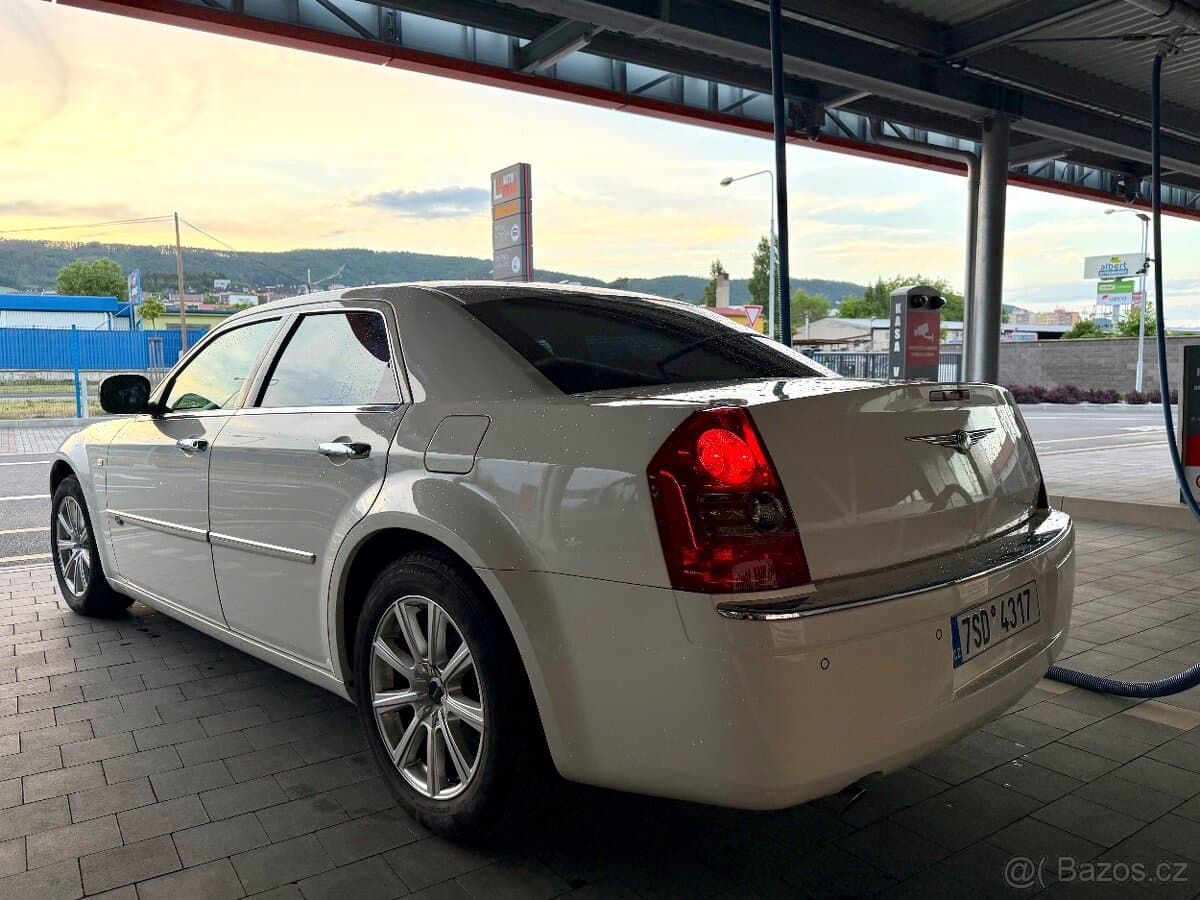2010 Chrysler 300C - 5