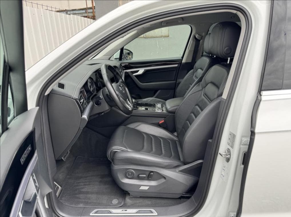 2018 Volkswagen TOUAREG - 5