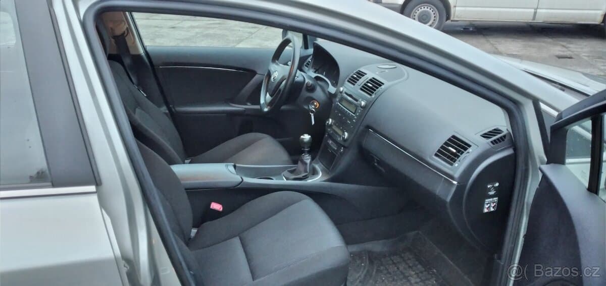 2011 Toyota AVENSIS - 5