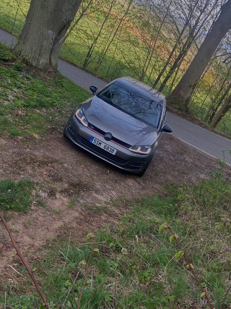 Volkswagen GOLF - 5