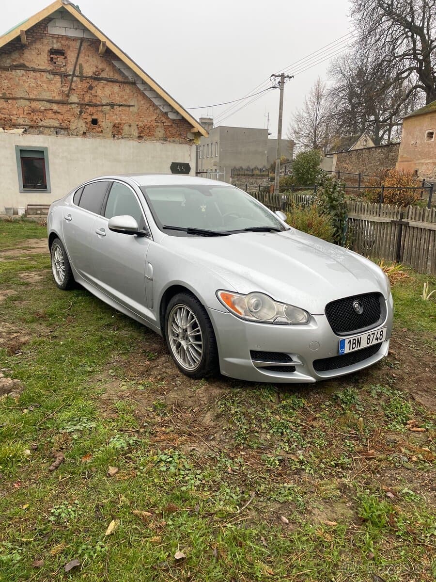 2011 Jaguar XF - 5