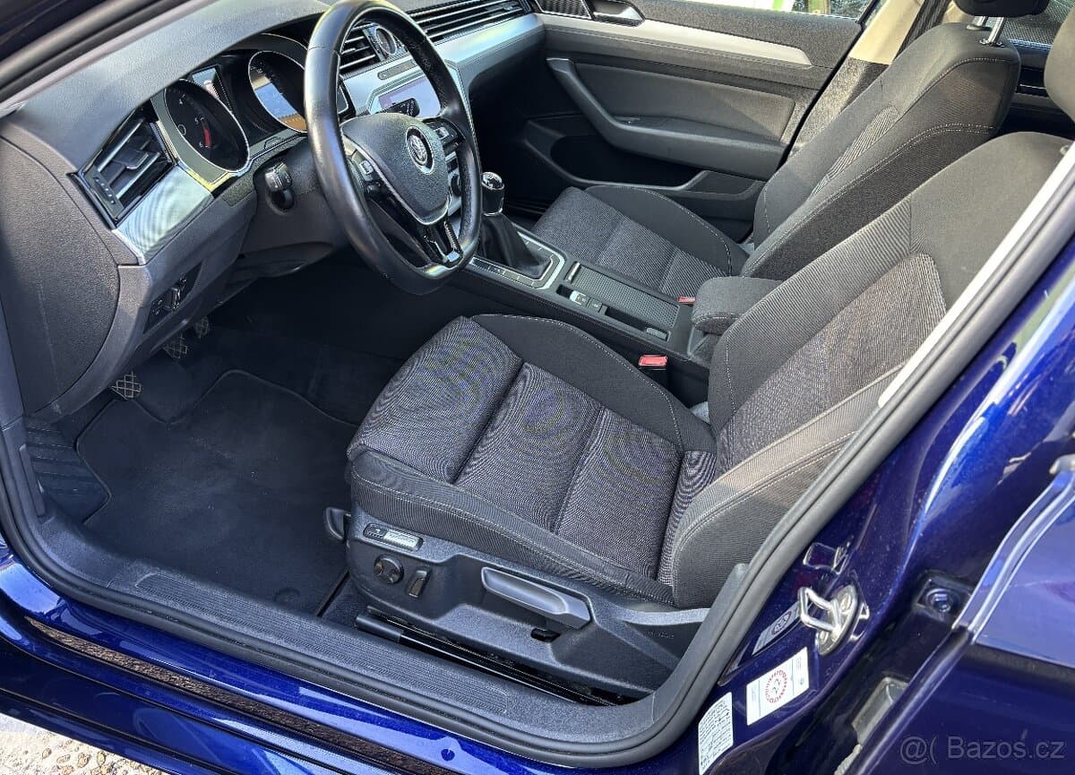 2018 Volkswagen PASSAT - 5
