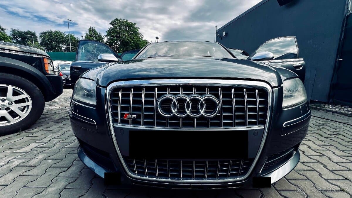 2008 Audi S8 - 5
