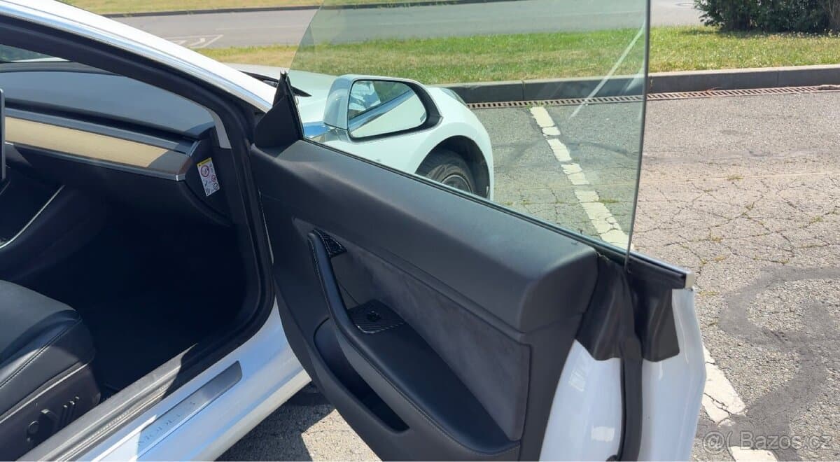 Tesla MODEL 3 - 5