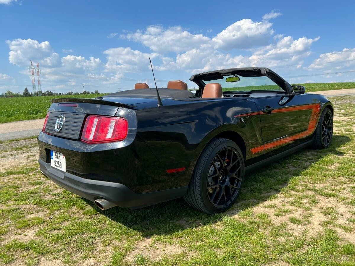 2012 Ford MUSTANG - 5