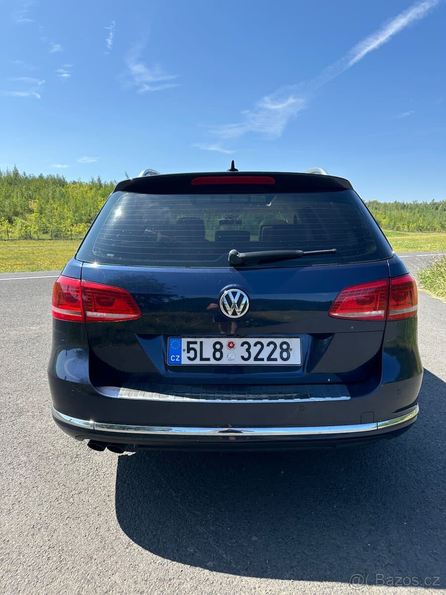 2011 Volkswagen PASSAT - 5
