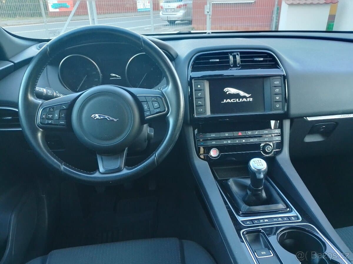 2017 Jaguar F-PACE - 5