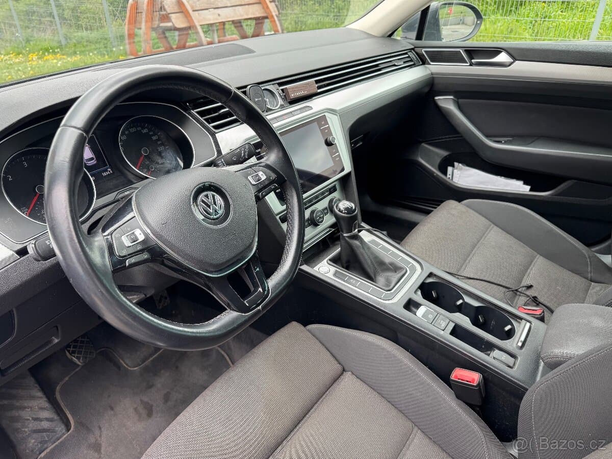2018 Volkswagen PASSAT - 5