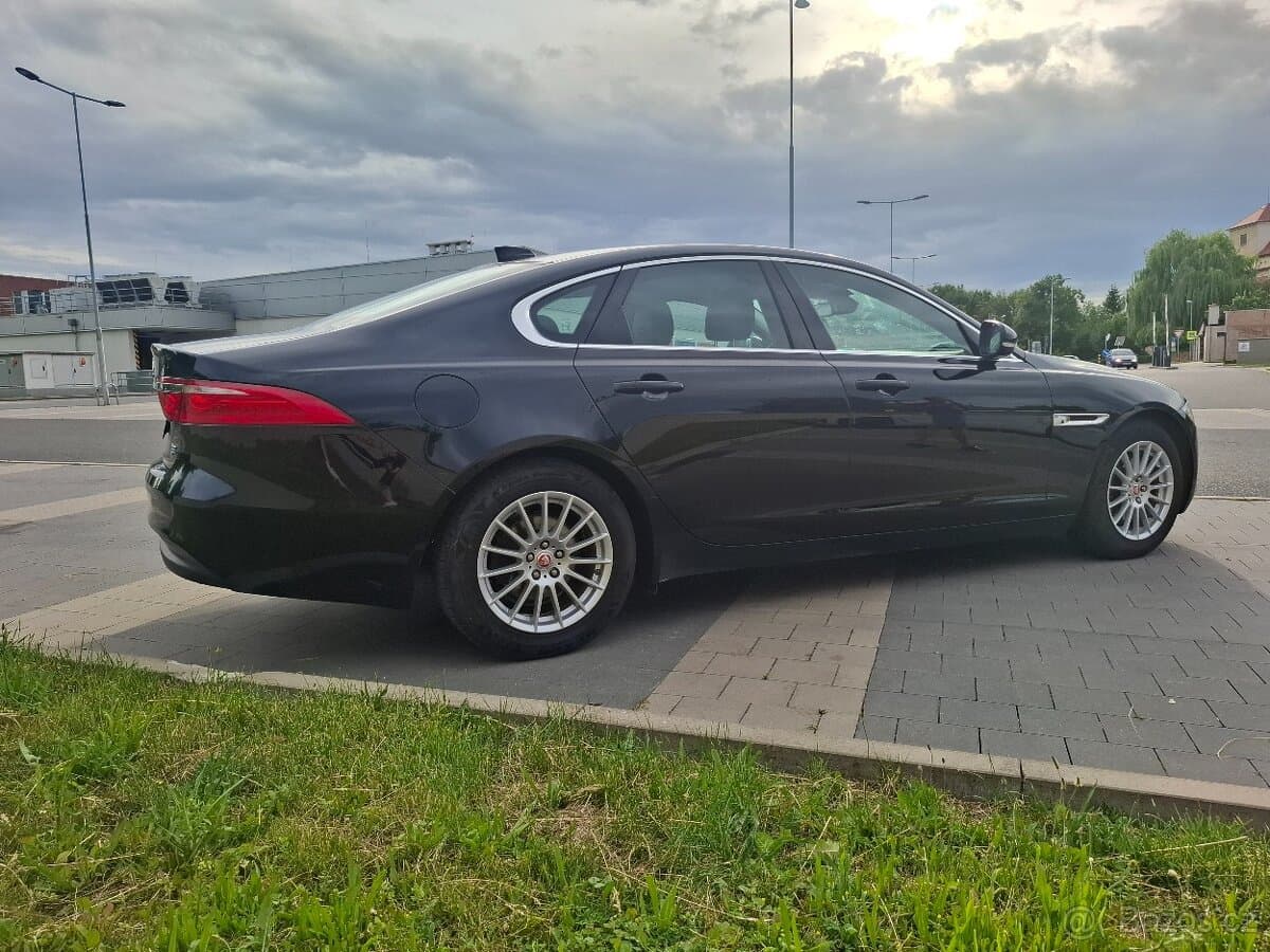 2016 Jaguar XF - 5