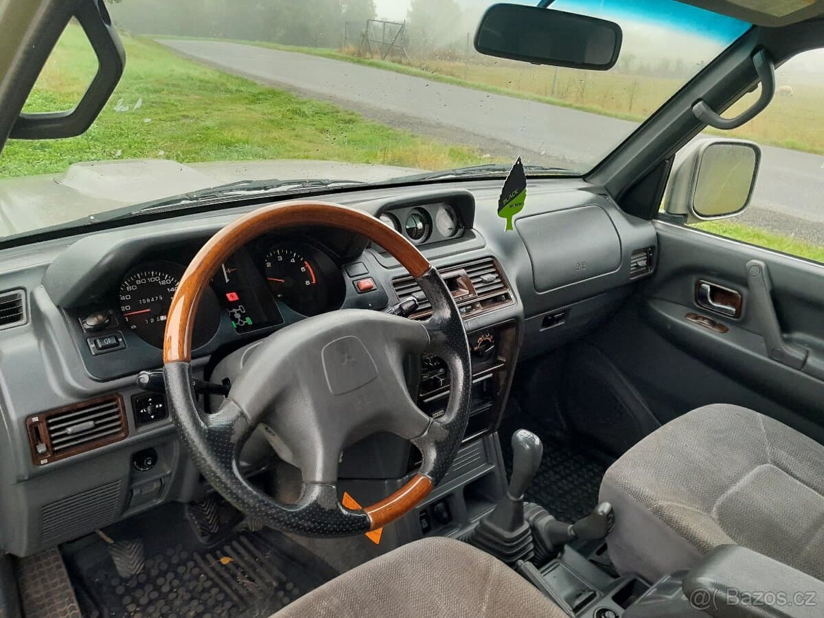 2004 Mitsubishi PAJERO - 5