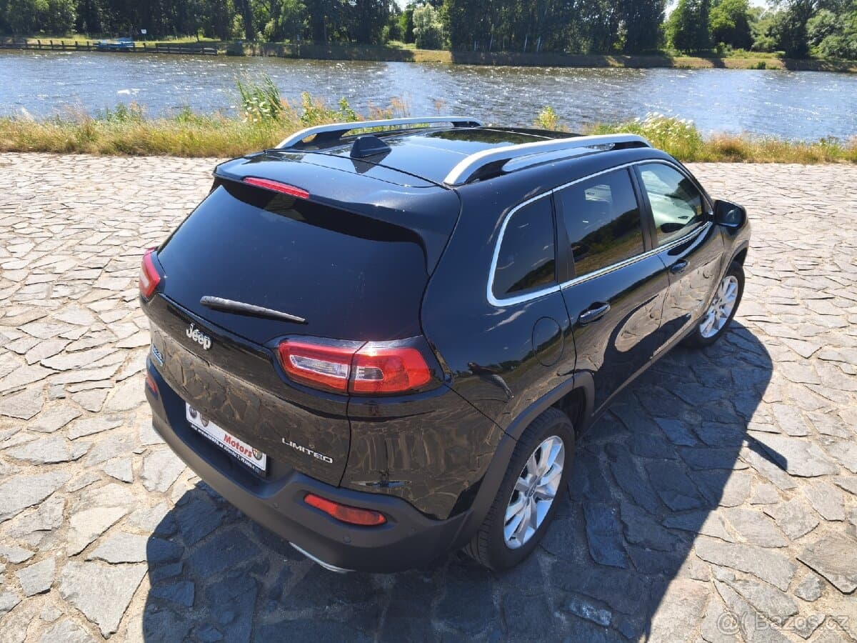 2017 Jeep CHEROKEE - 5