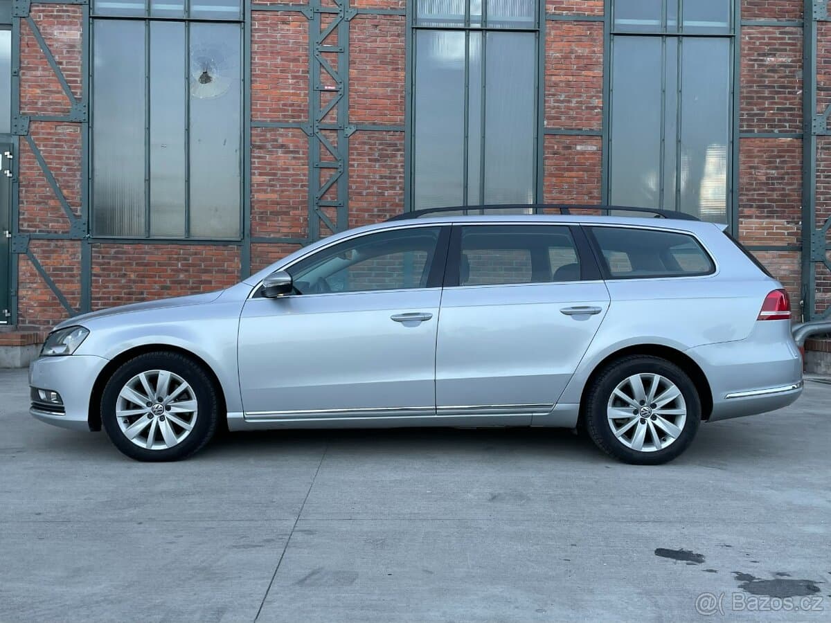 2011 Volkswagen PASSAT - 5