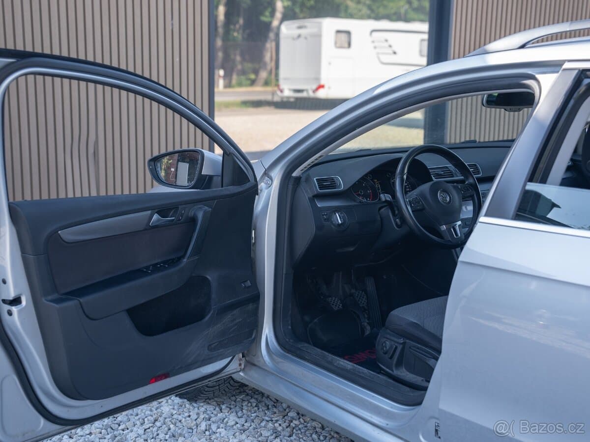 2012 Volkswagen PASSAT - 5