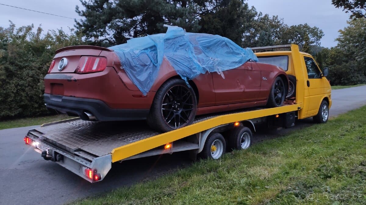 2011 Ford MUSTANG - 5