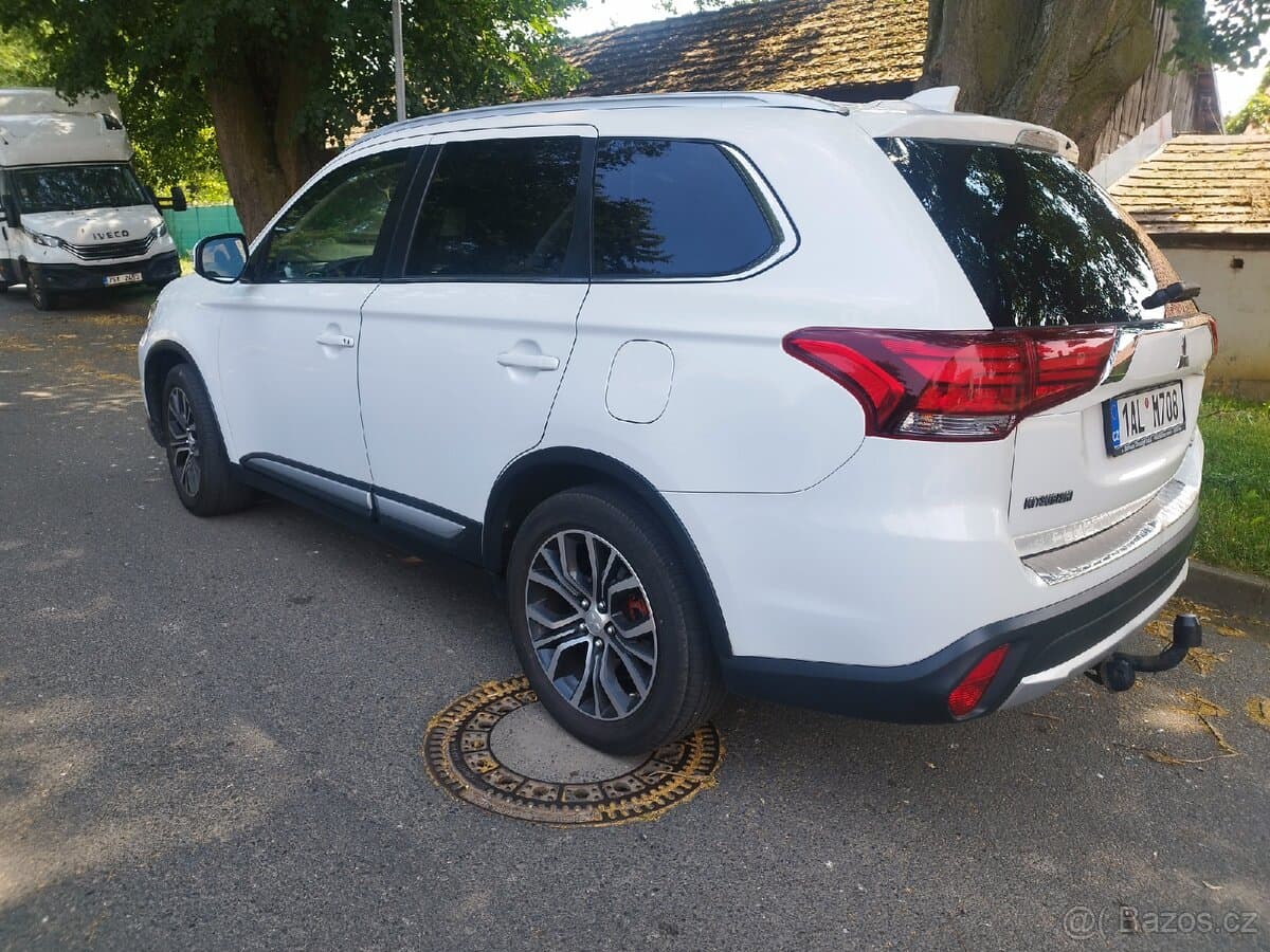 2017 Mitsubishi OUTLANDER - 5
