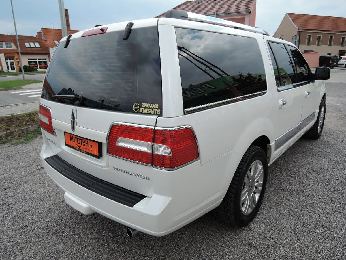 2014 Lincoln NAVIGATOR - 5