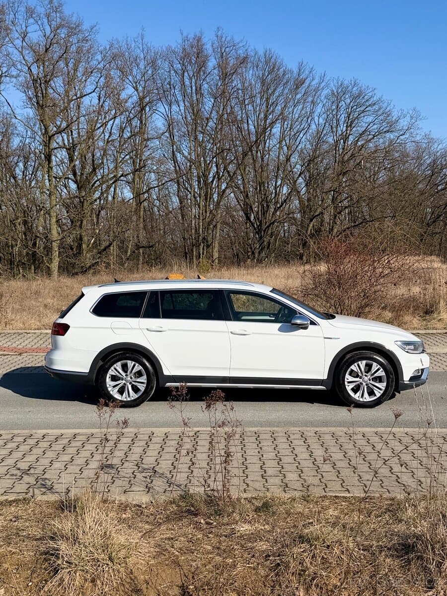 2016 Volkswagen PASSAT - 5