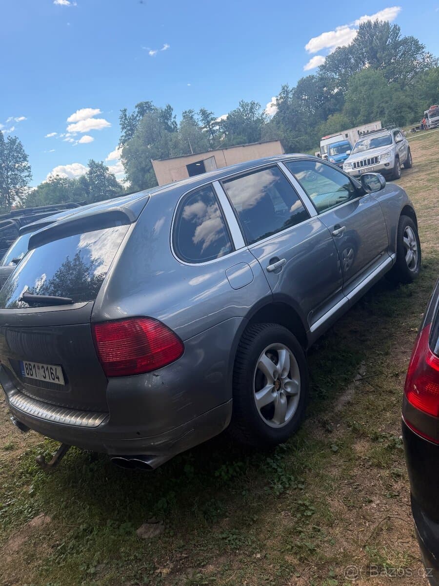 2004 Porsche CAYENNE - 5