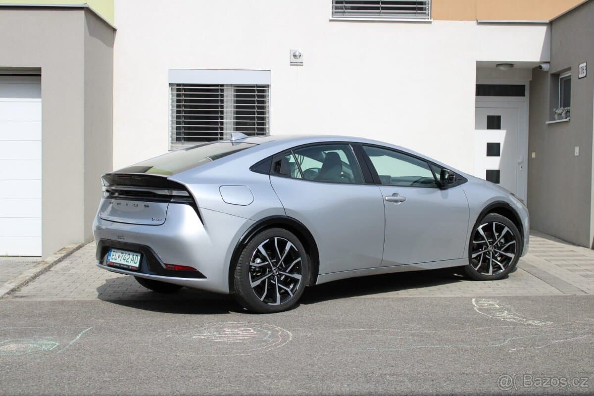 2023 Toyota PRIUS - 5