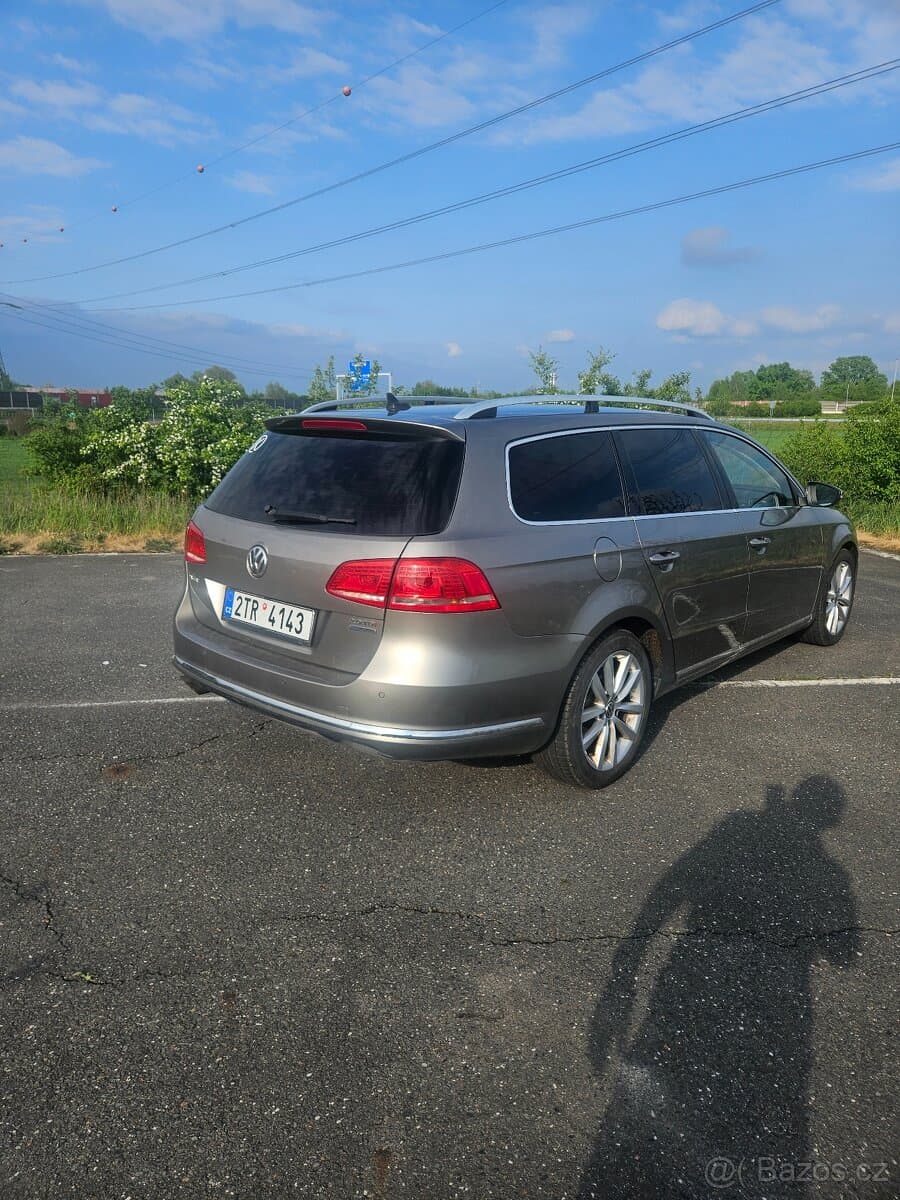 2012 Volkswagen PASSAT - 5