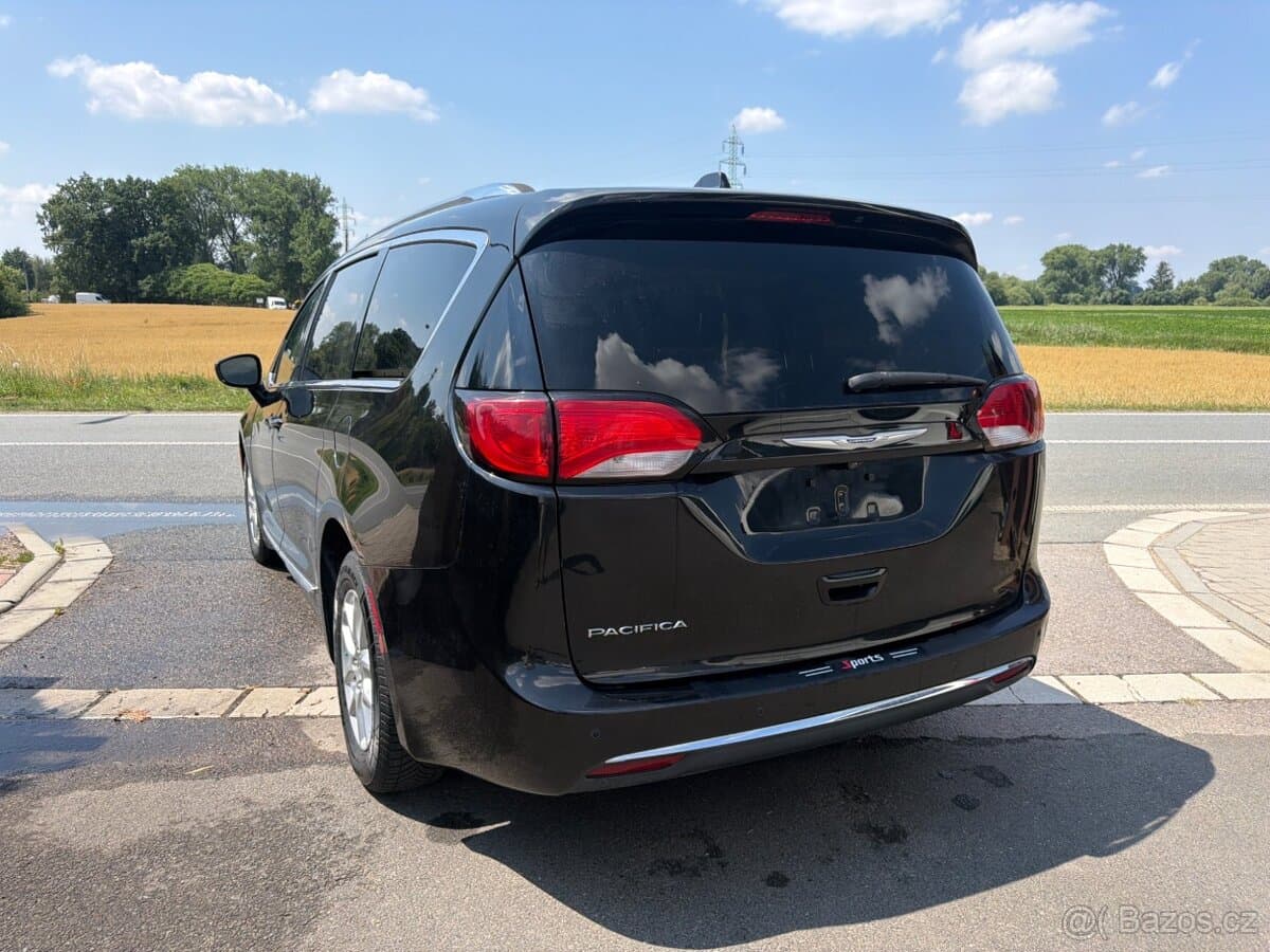 2020 Chrysler PACIFICA - 5