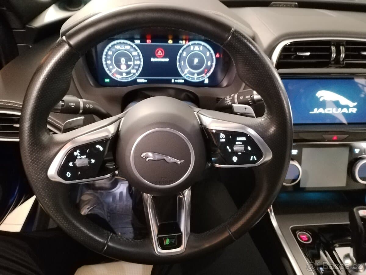 2019 Jaguar XE - 5