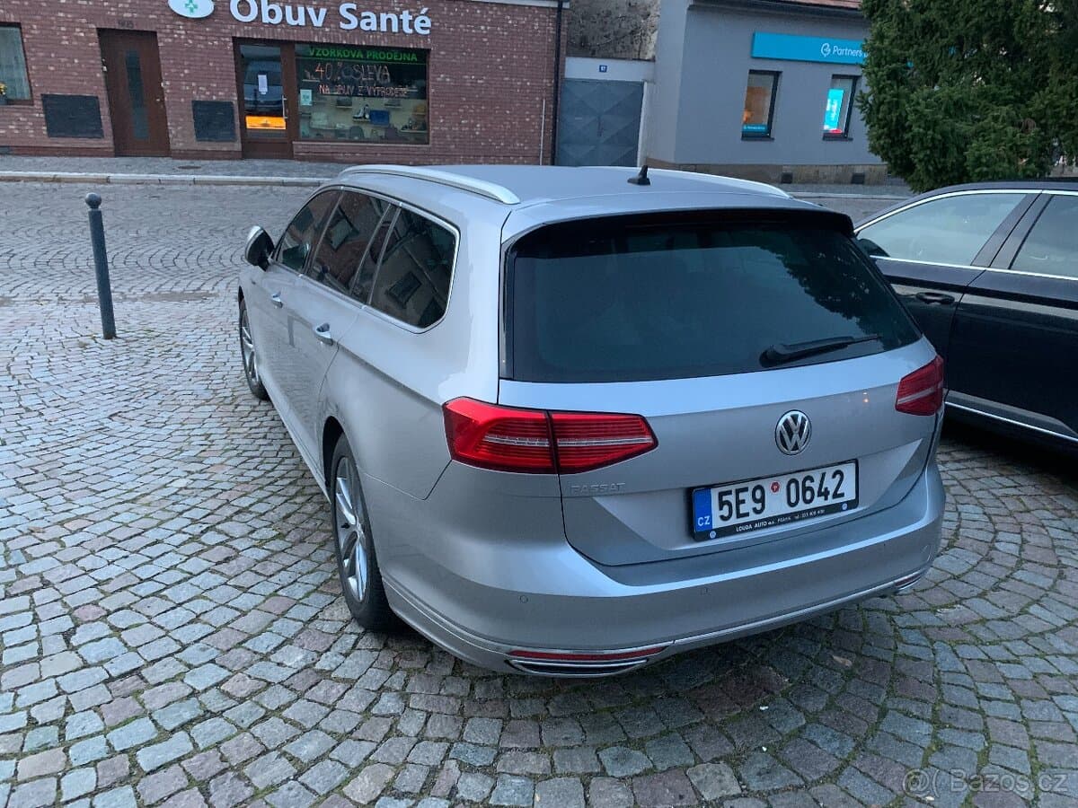 2018 Volkswagen PASSAT - 5