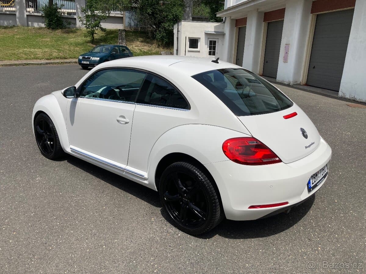 2012 Volkswagen BEETLE - 5