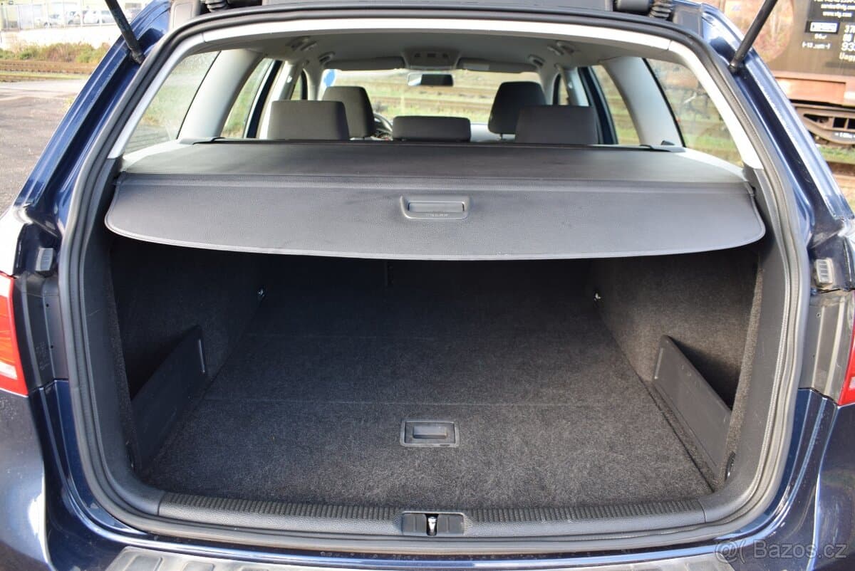 2011 Volkswagen PASSAT - 5